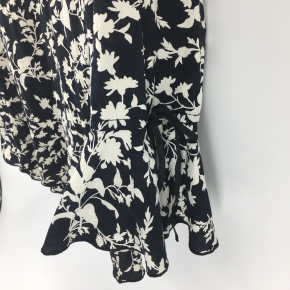 Carlie’s Court V Neck Peasant Top - Picture 6 of 6